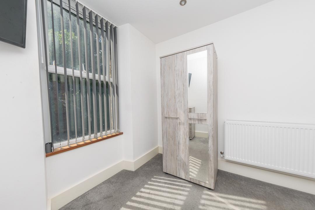 Room Upper Town Street in Leeds