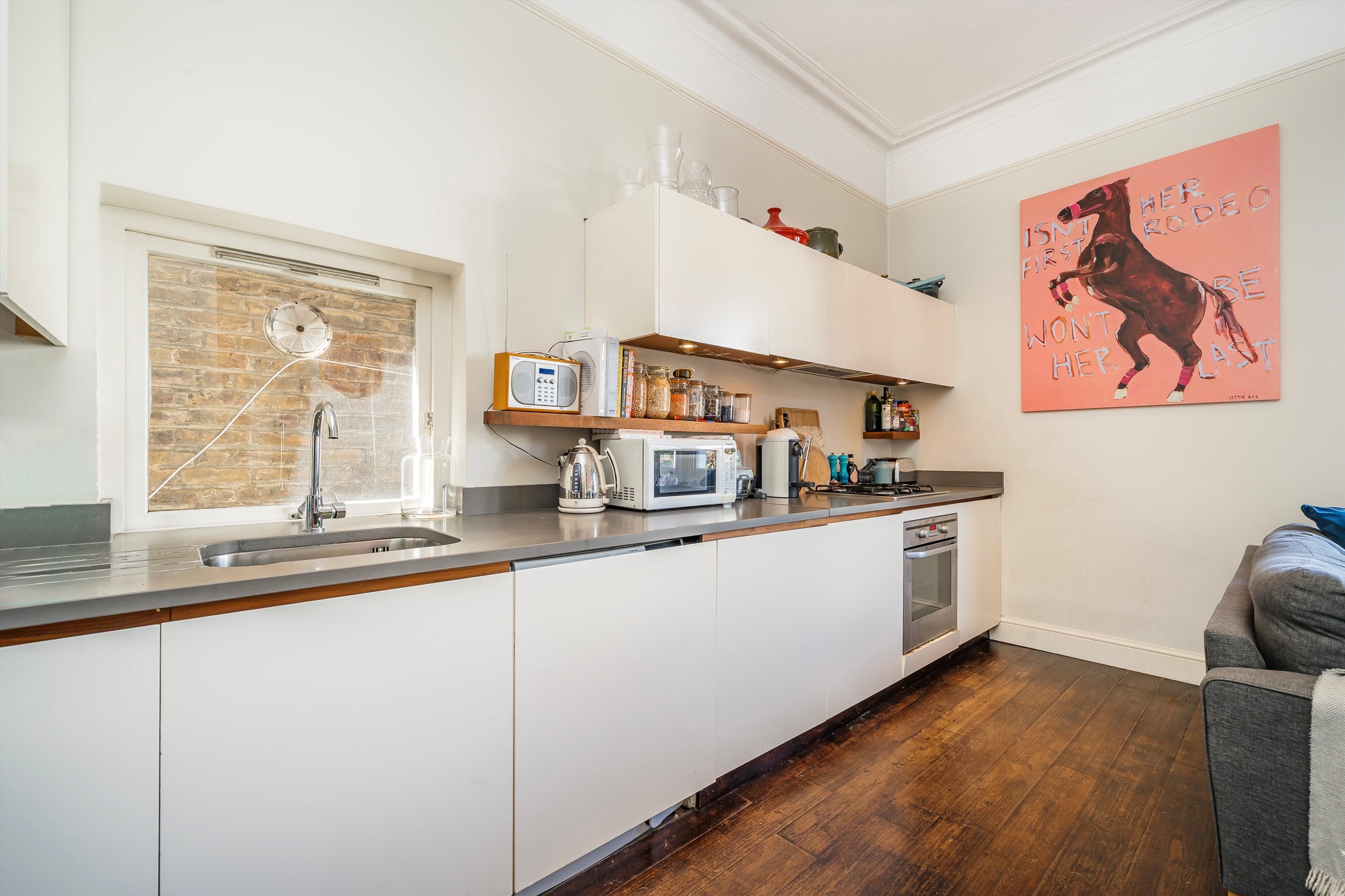 Flat Thornfield Road in Greater London