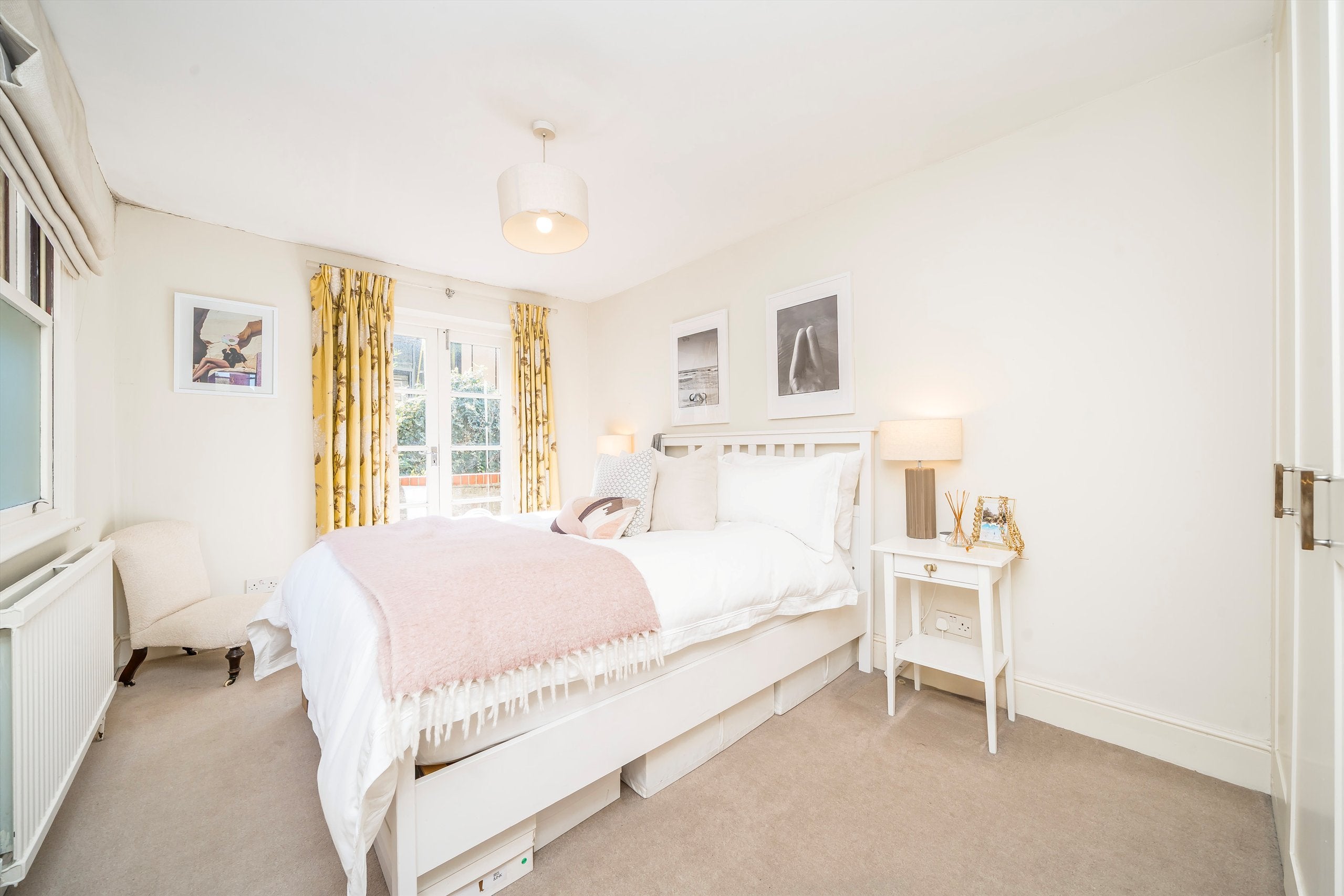 Flat Thornfield Road in Greater London