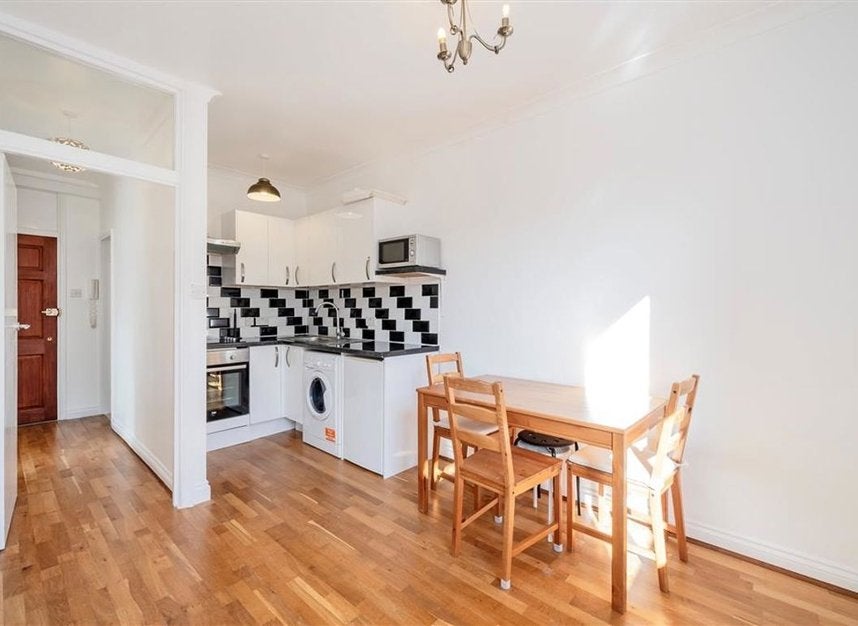 Flat Great Titchfield Street in City of Westminster
