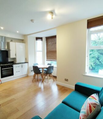 Flat Brighton Grove in Manchester