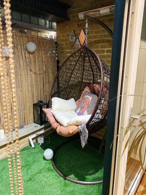 Room Regan Way in Greater London