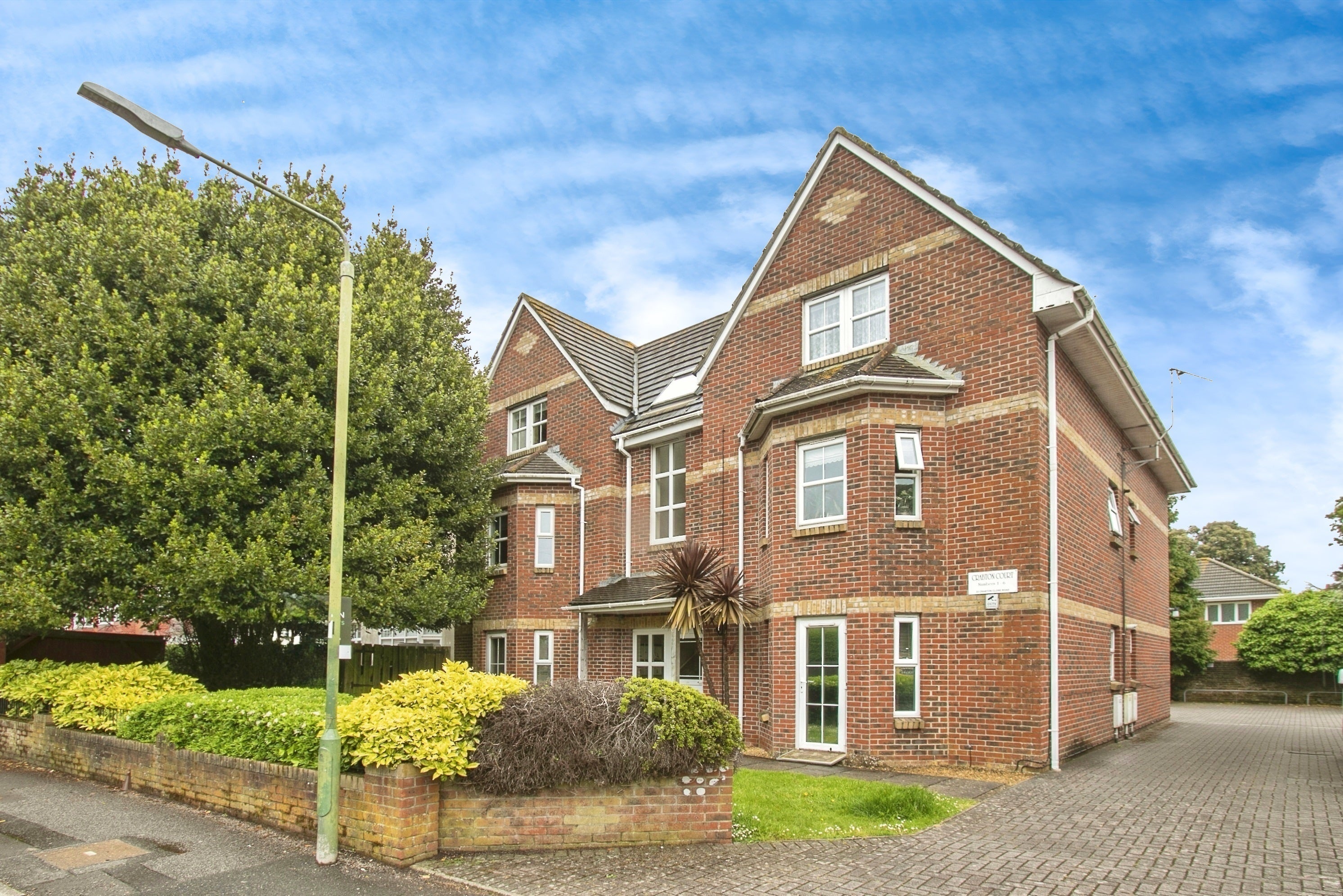 Flat Crabton Close Road in Bournemouth