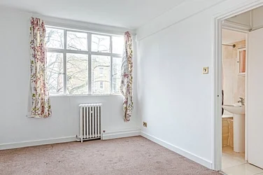 Flat Shepherds Bush Green in Greater London