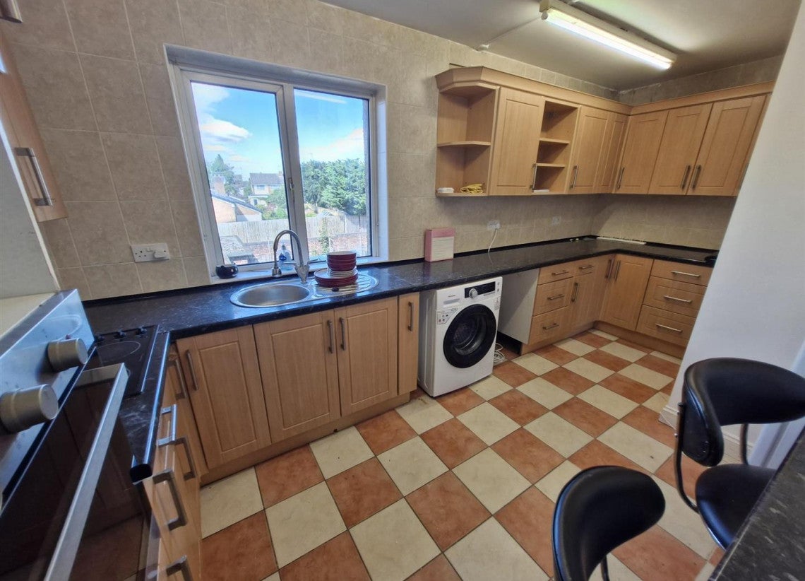 Flat Charminster Drive in Coventry
