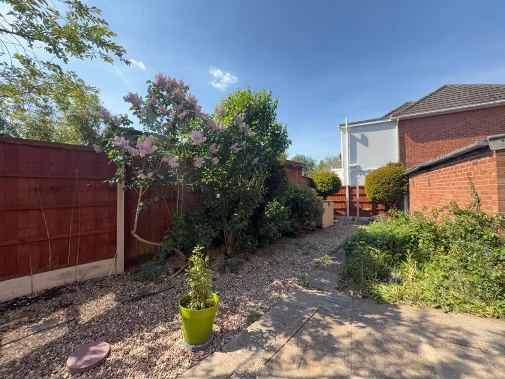 Flat Tudor Road in Rushcliffe