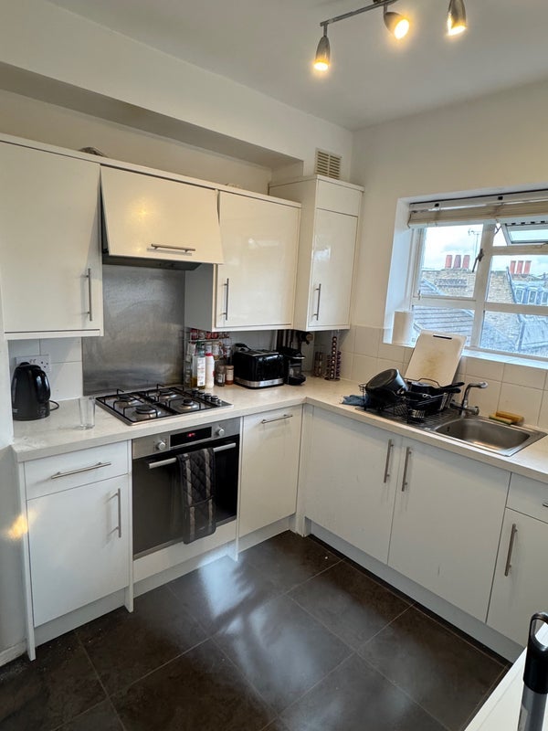 Flat Salcott Road in Greater London