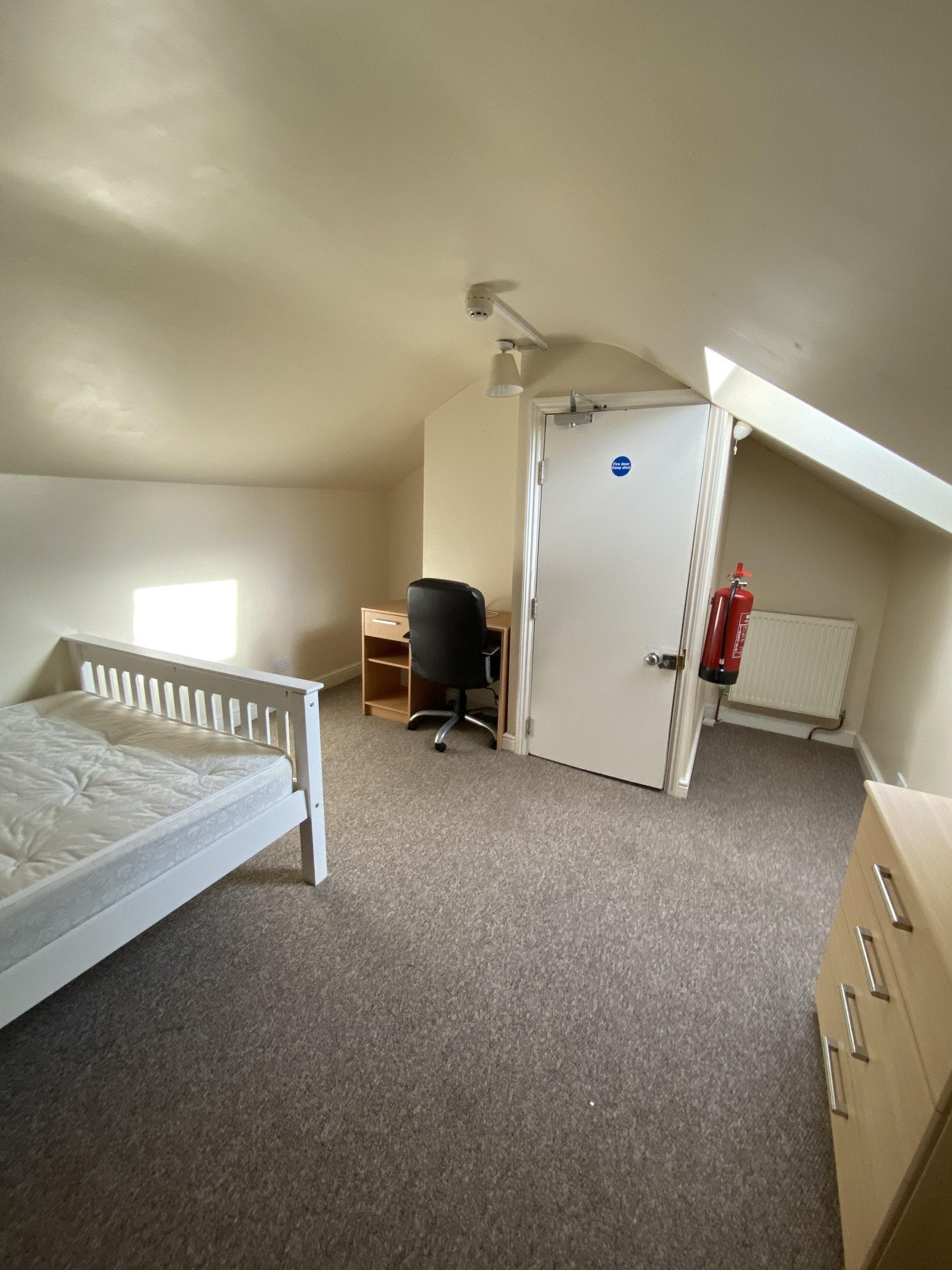 Room Knight Street in Worcester