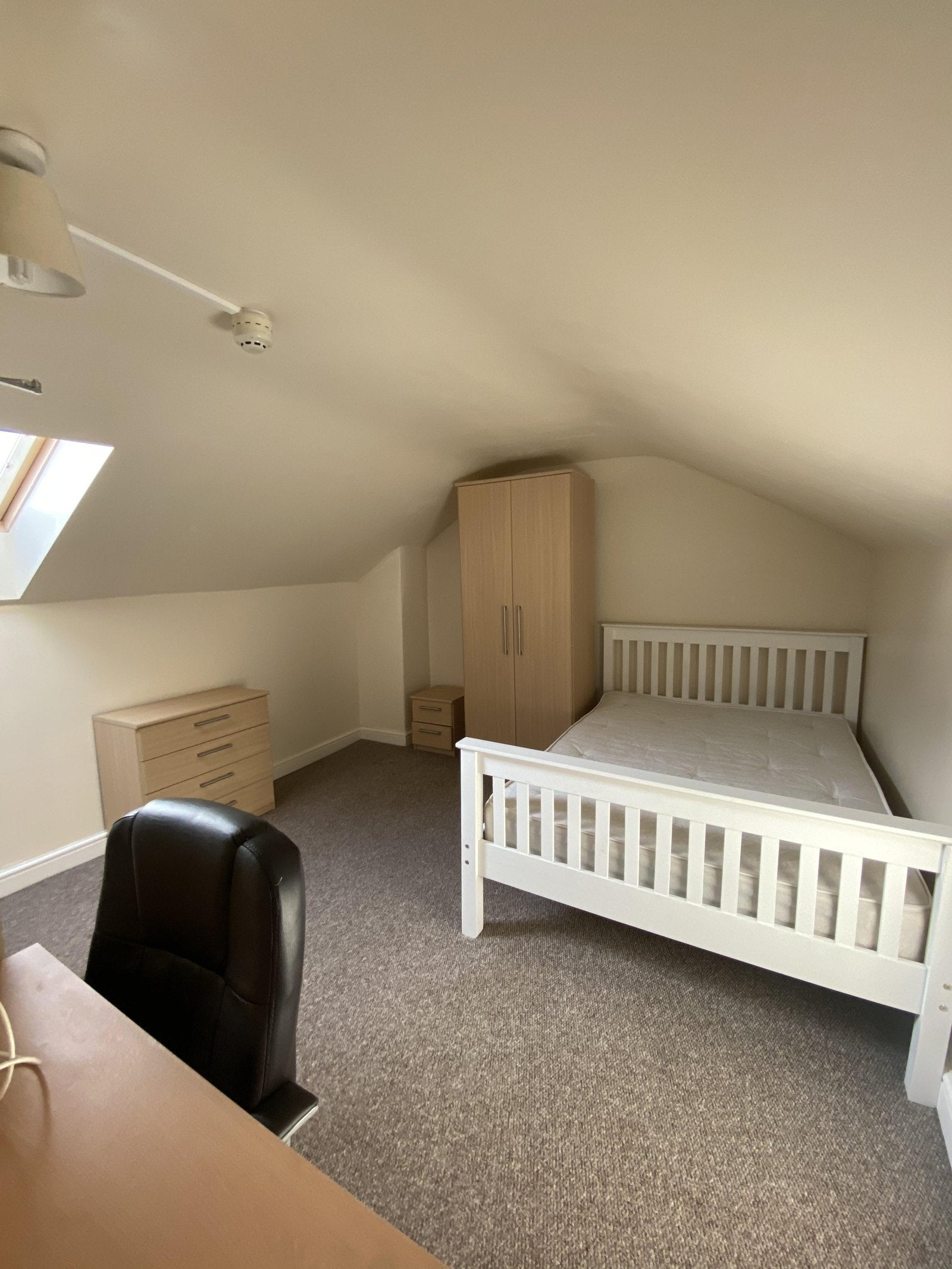 Room Knight Street in Worcester