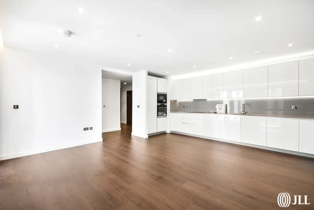 Flat Malthouse Road in Greater London