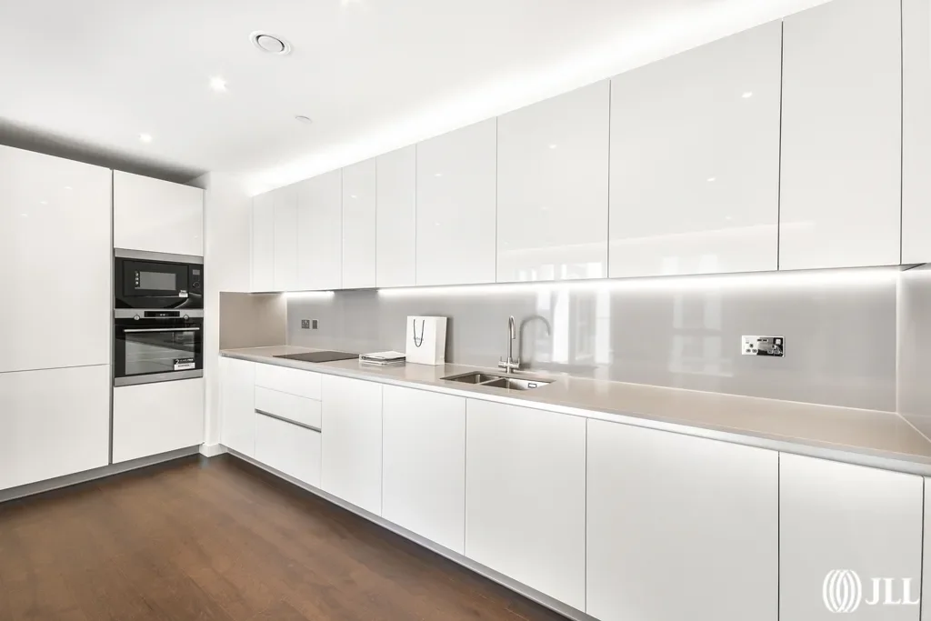 Flat Malthouse Road in Greater London