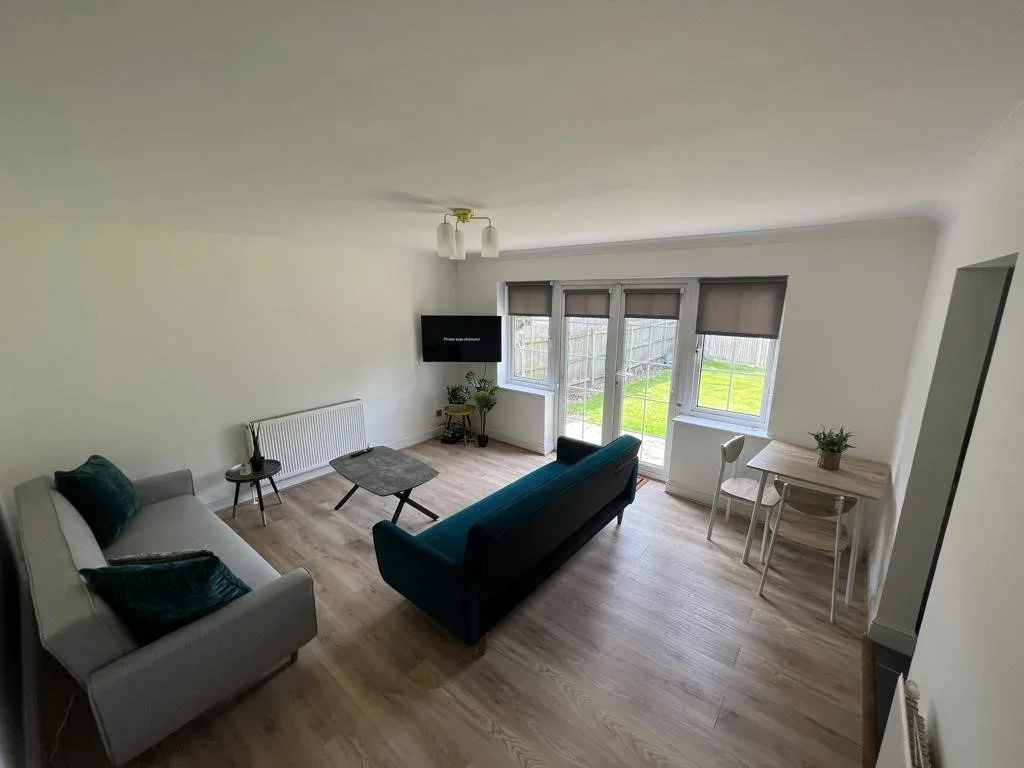 Flat Swan Lane in Greater London