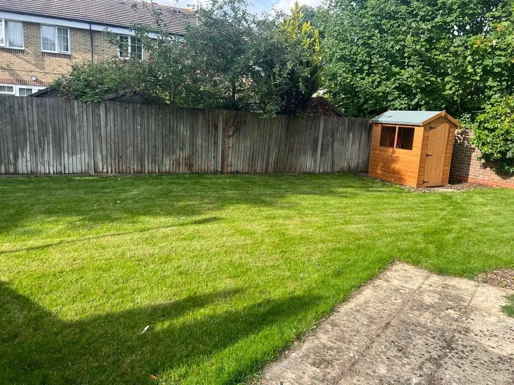 Flat Swan Lane in Greater London