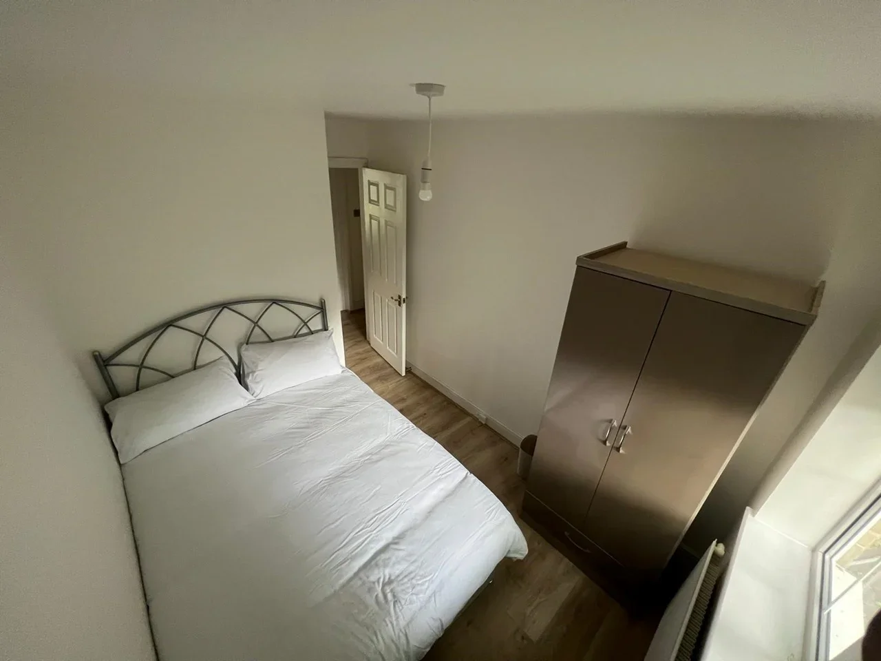 Flat Swan Lane in Greater London