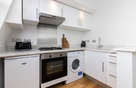 Flat Cornwall Crescent in London