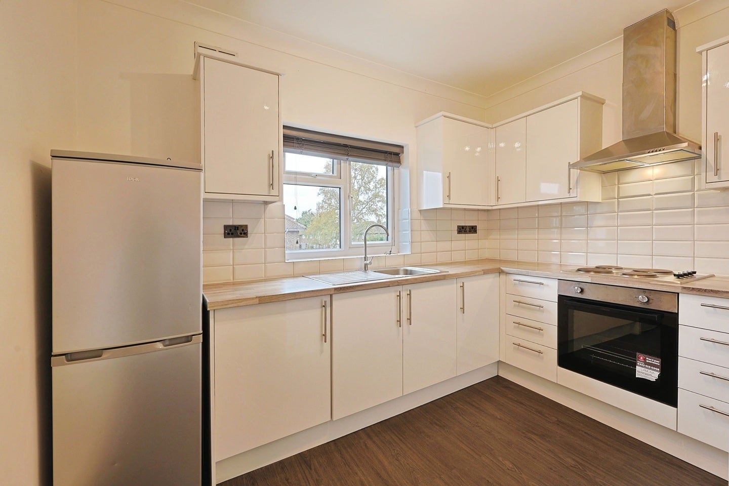 Flat Fortunegate Road in Greater London