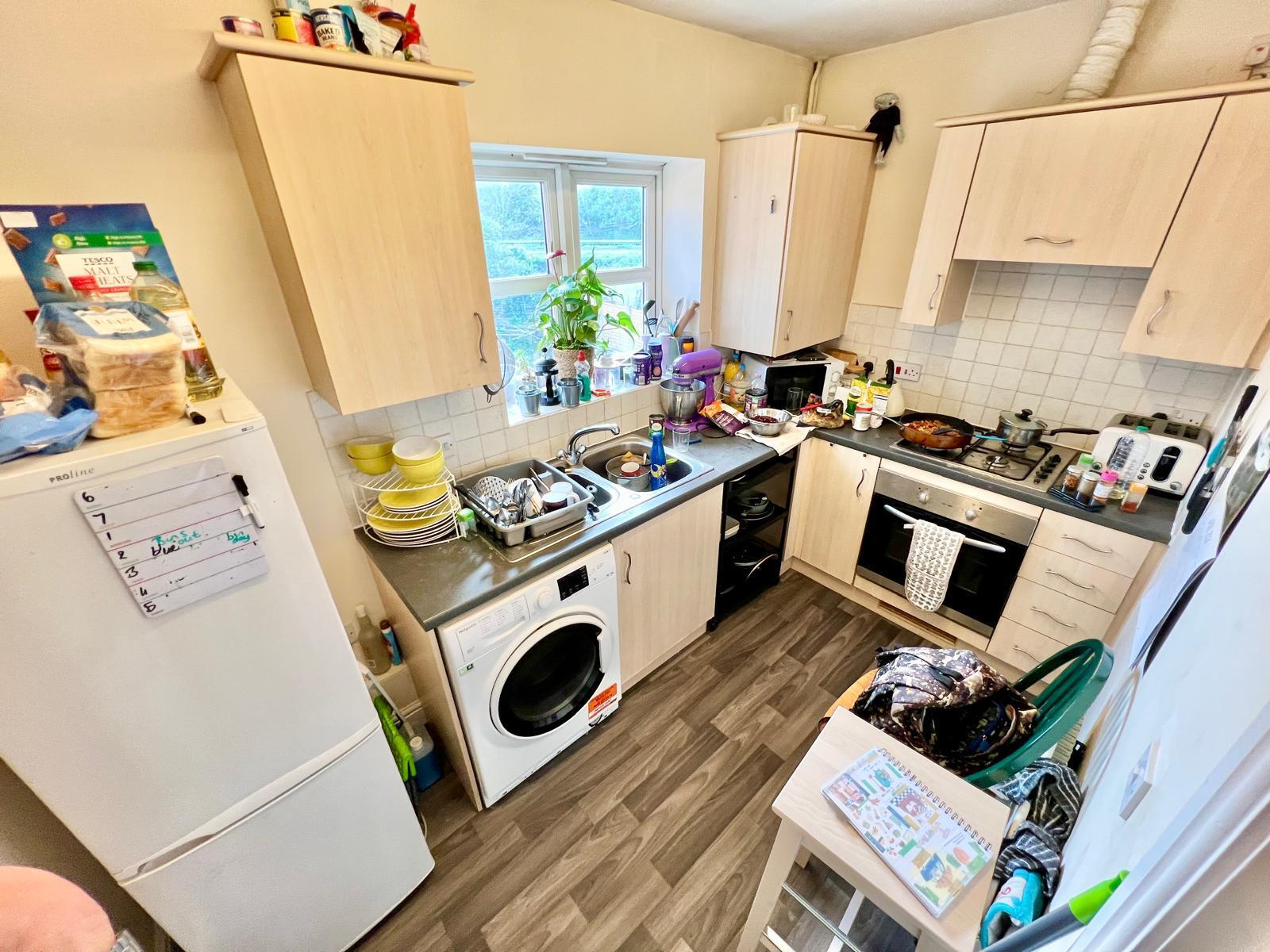 Flat Blisworth Close in Northampton