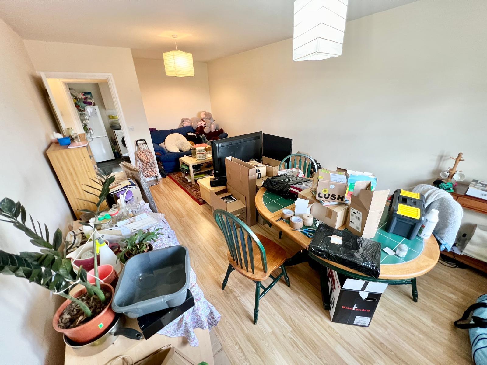 Flat Blisworth Close in Northampton