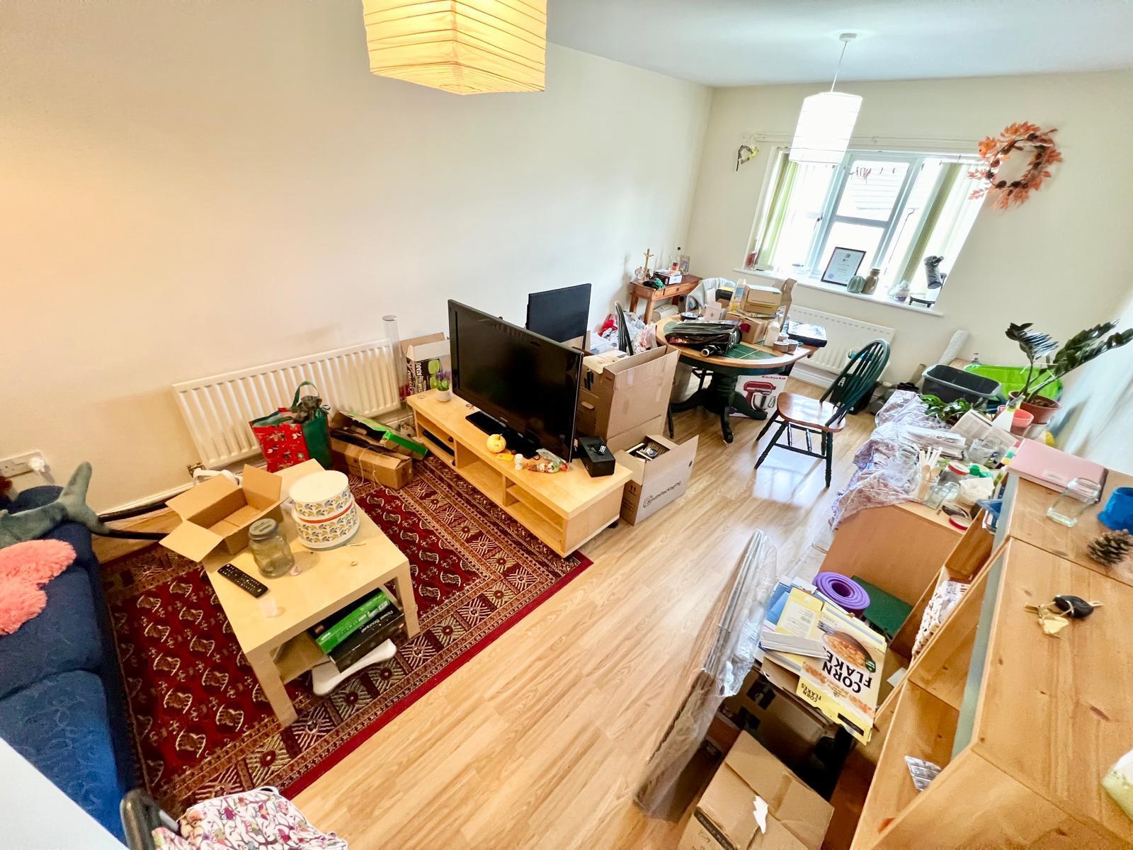 Flat Blisworth Close in Northampton