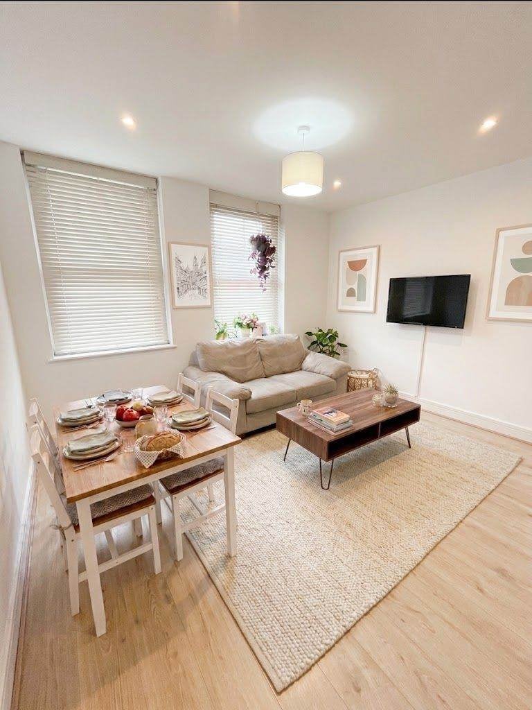 Flat Brighton Terrace in Greater London