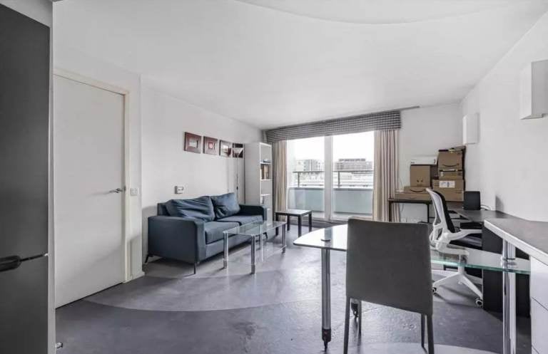 Room Westminster Bridge Road in Greater London