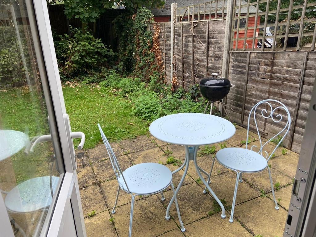 Flat Ritherdon Road in Greater London