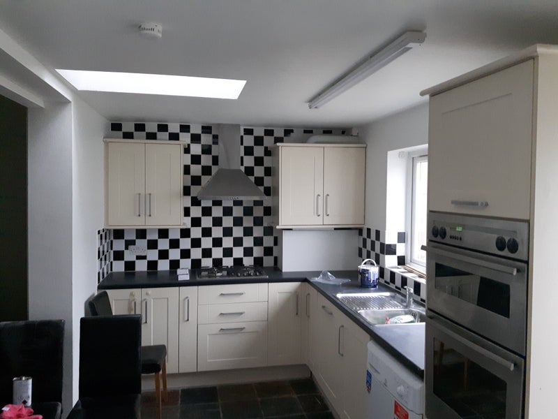 Room Davis Street in Bristol