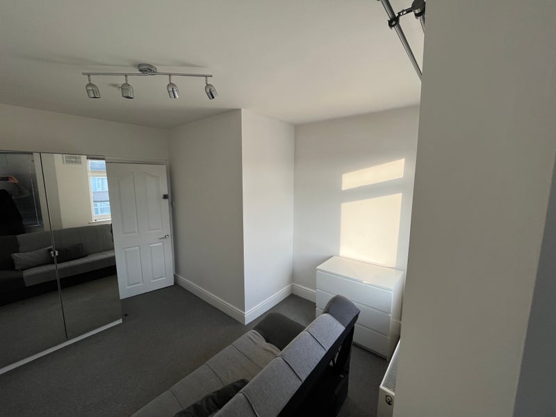 Room Davis Street in Bristol