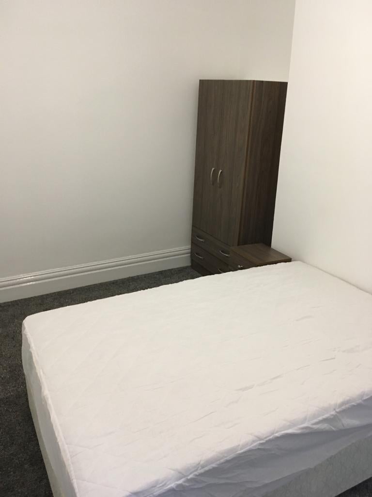 Room Cranbrook Avenue in Hull