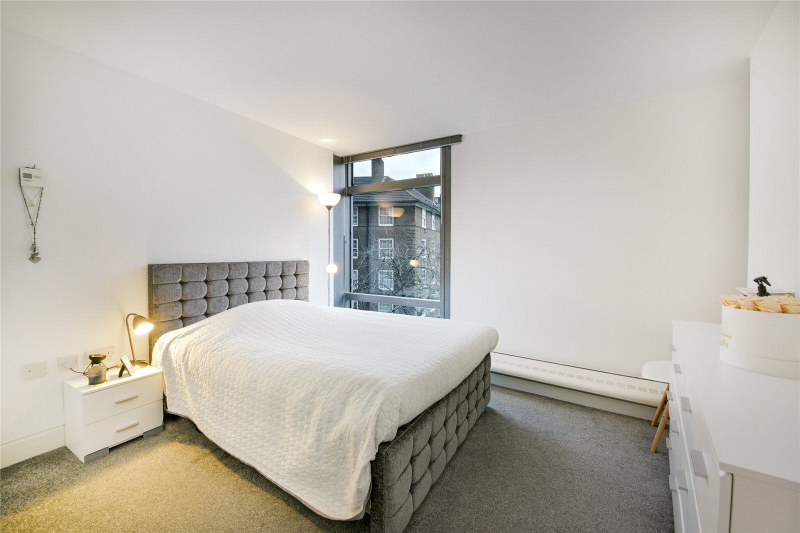 Flat Albert Embankment in Greater London