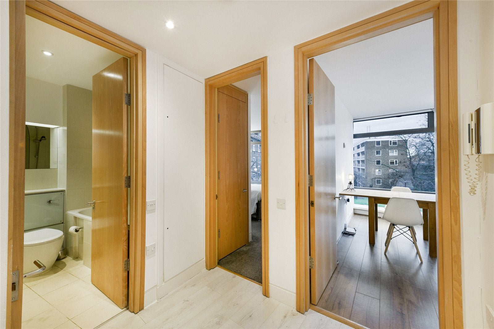 Flat Albert Embankment in Greater London