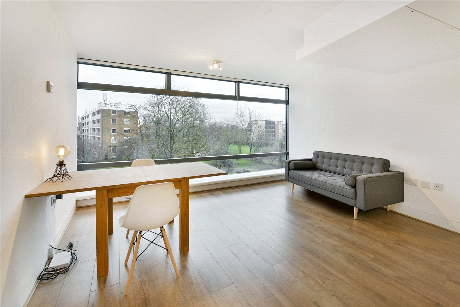 Flat Albert Embankment in Greater London