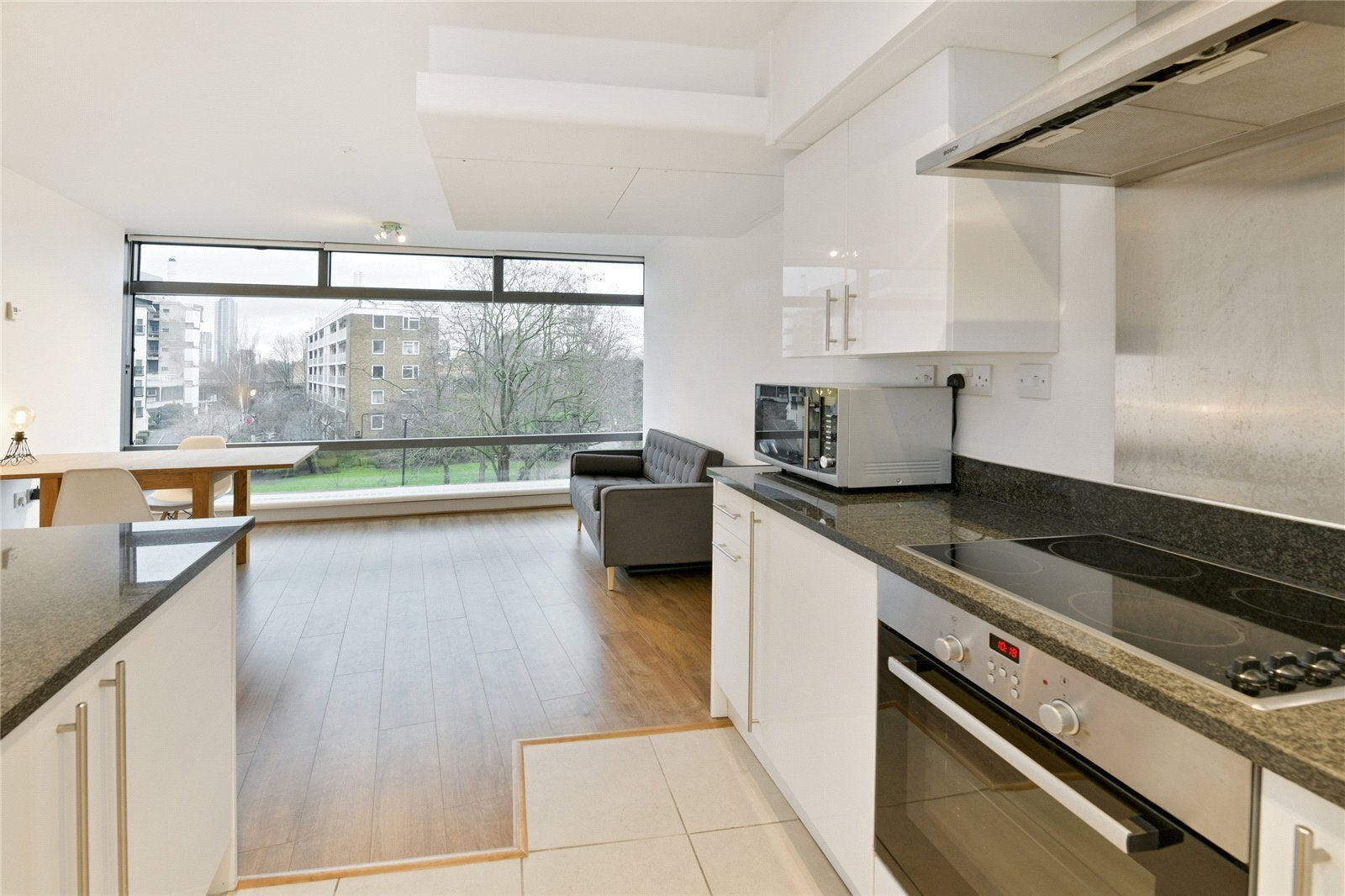Flat Albert Embankment in Greater London