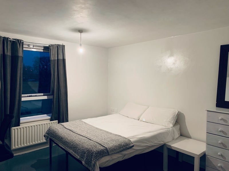 Room Medlar Street in Greater London