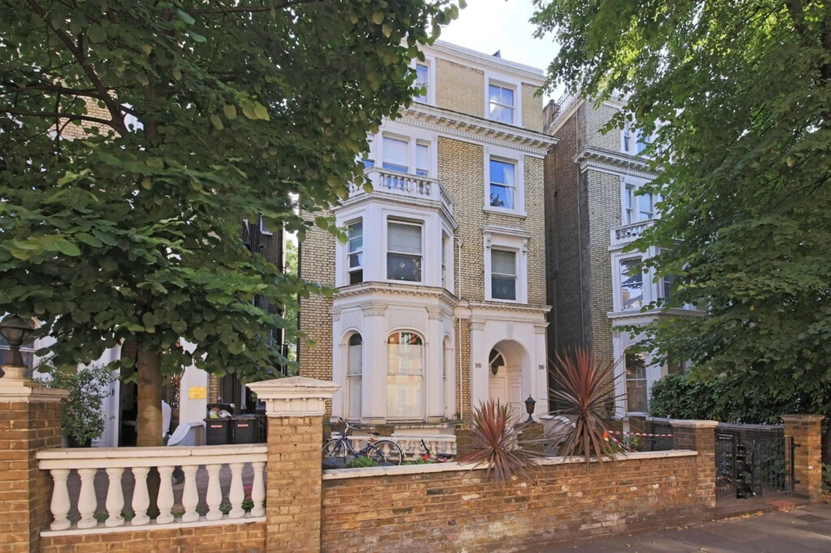 Flat Coleherne Road in Greater London