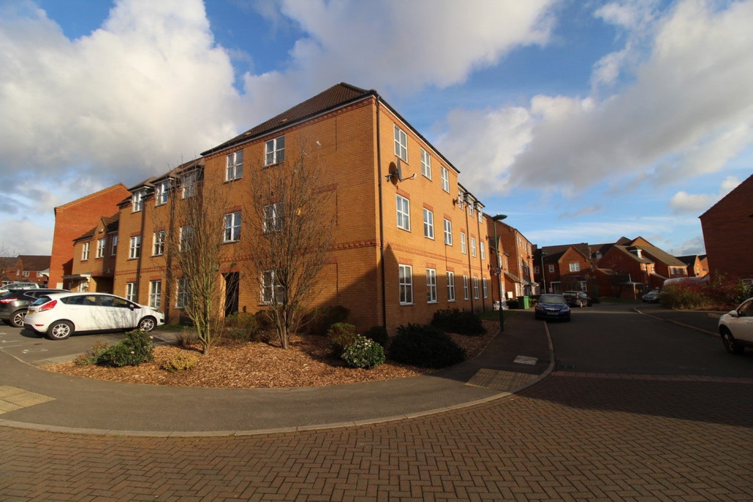Flat Edmonstone Crescent in Nottingham
