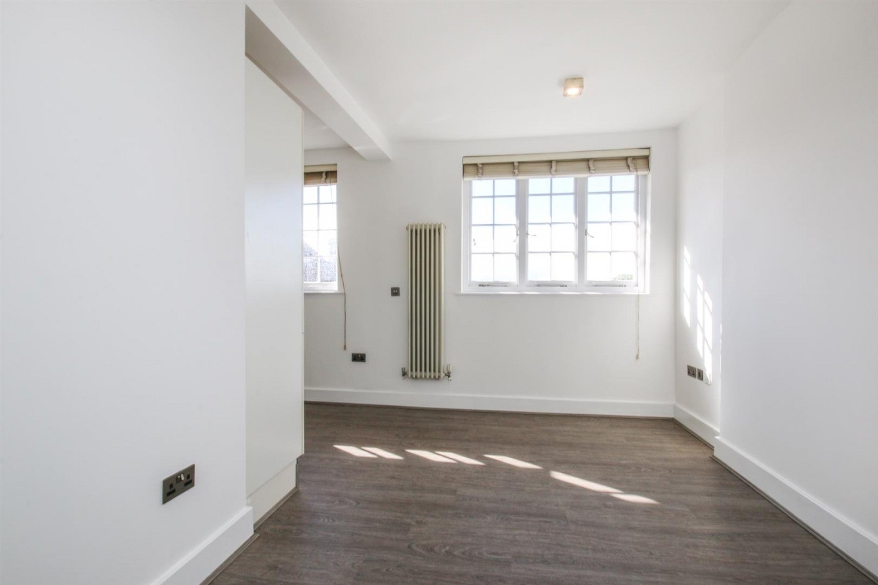 Flat Golders Green Crescent in Greater London