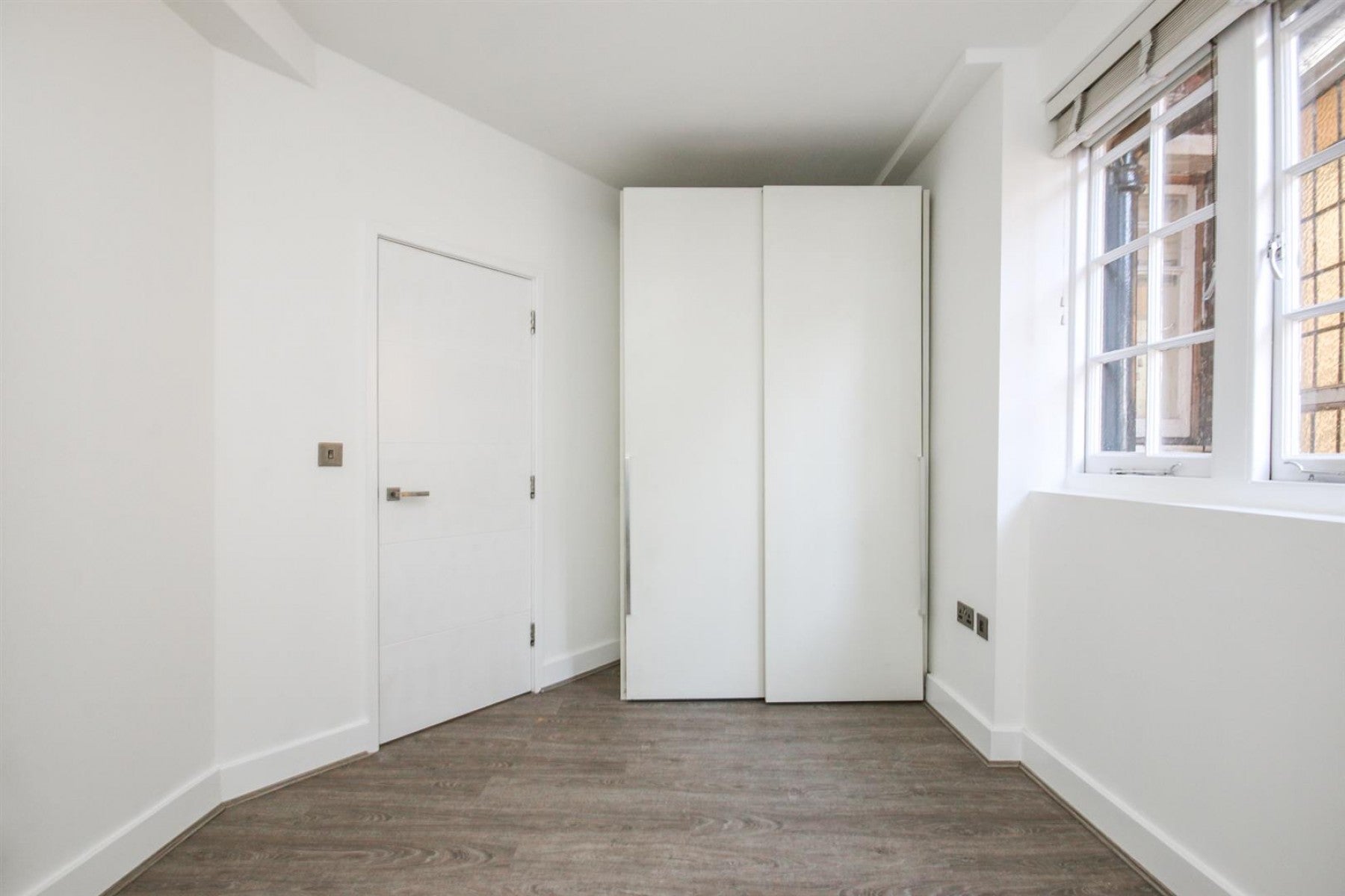 Flat Golders Green Crescent in Greater London