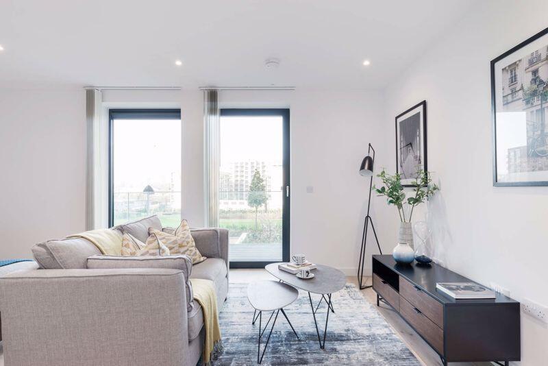 Flat Rendal Way in Greater London