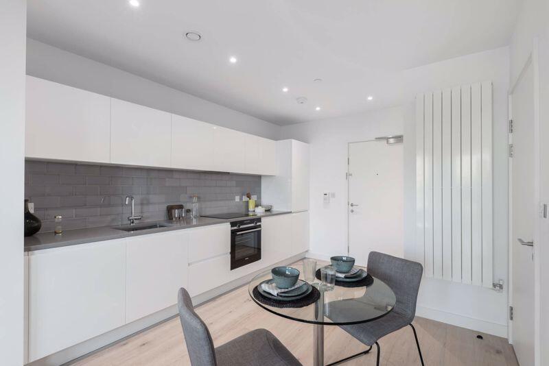 Flat Rendal Way in Greater London
