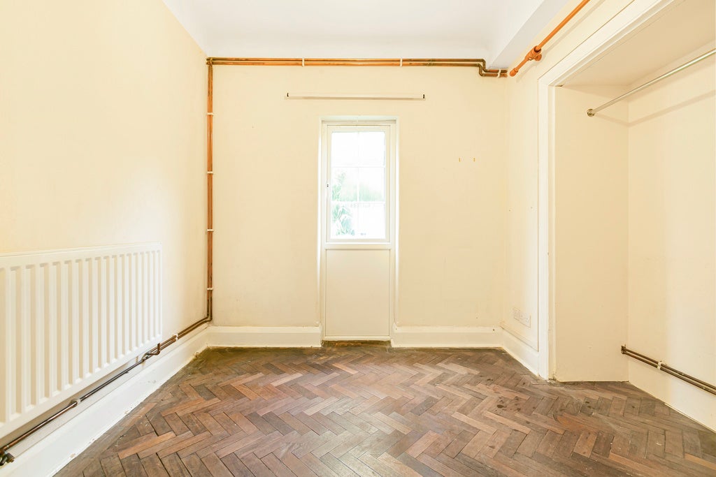 Flat Jordans Mews in Greater London