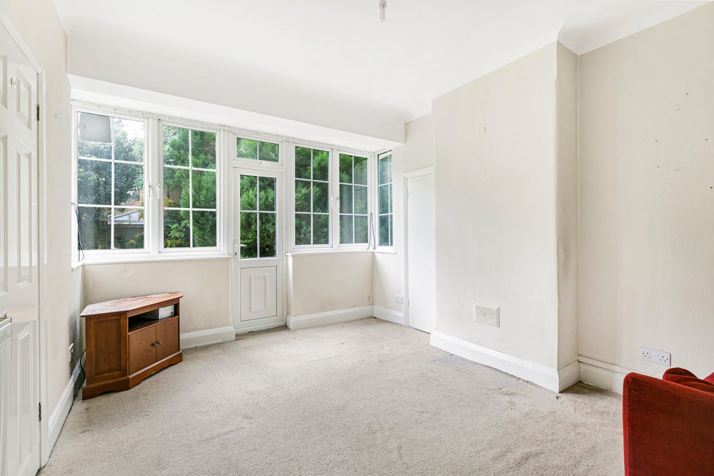 Flat Jordans Mews in Greater London