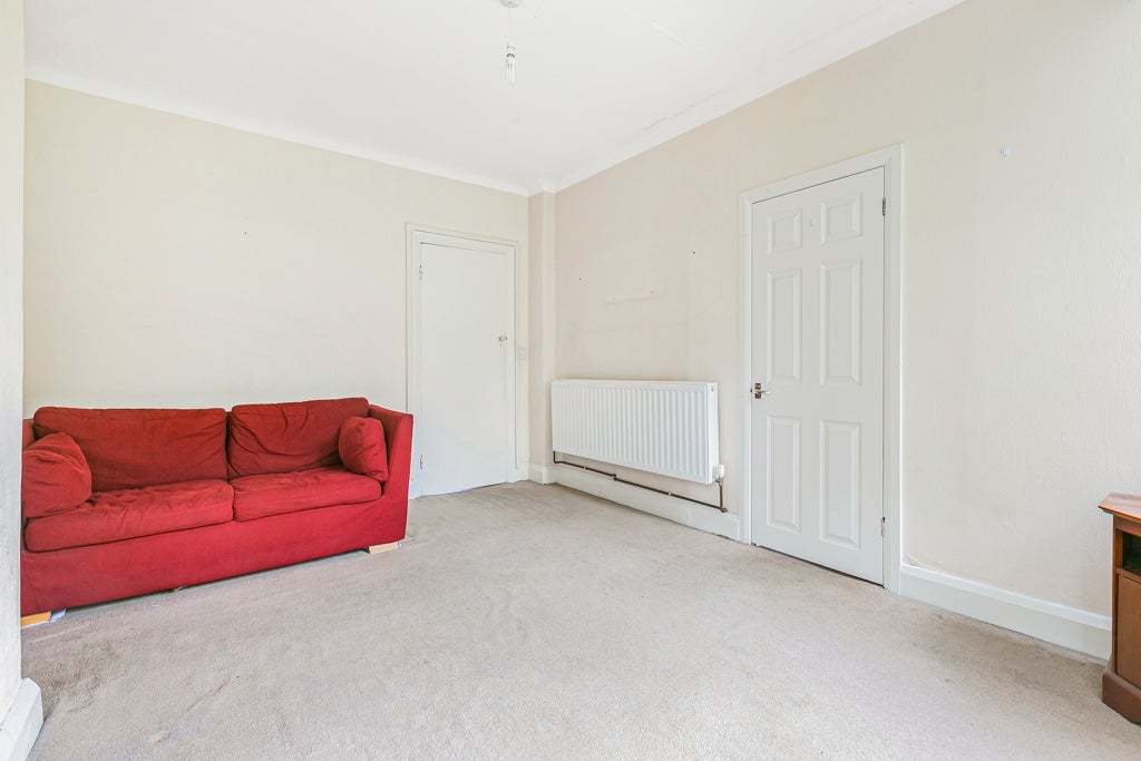 Flat Jordans Mews in Greater London