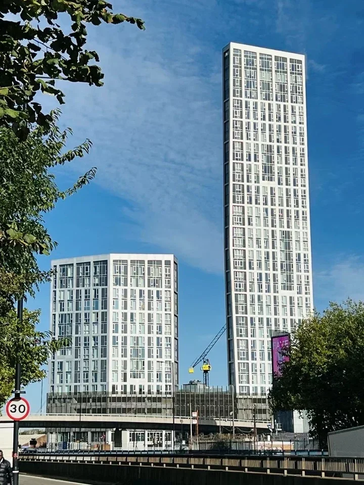 Flat High Street in Greater London