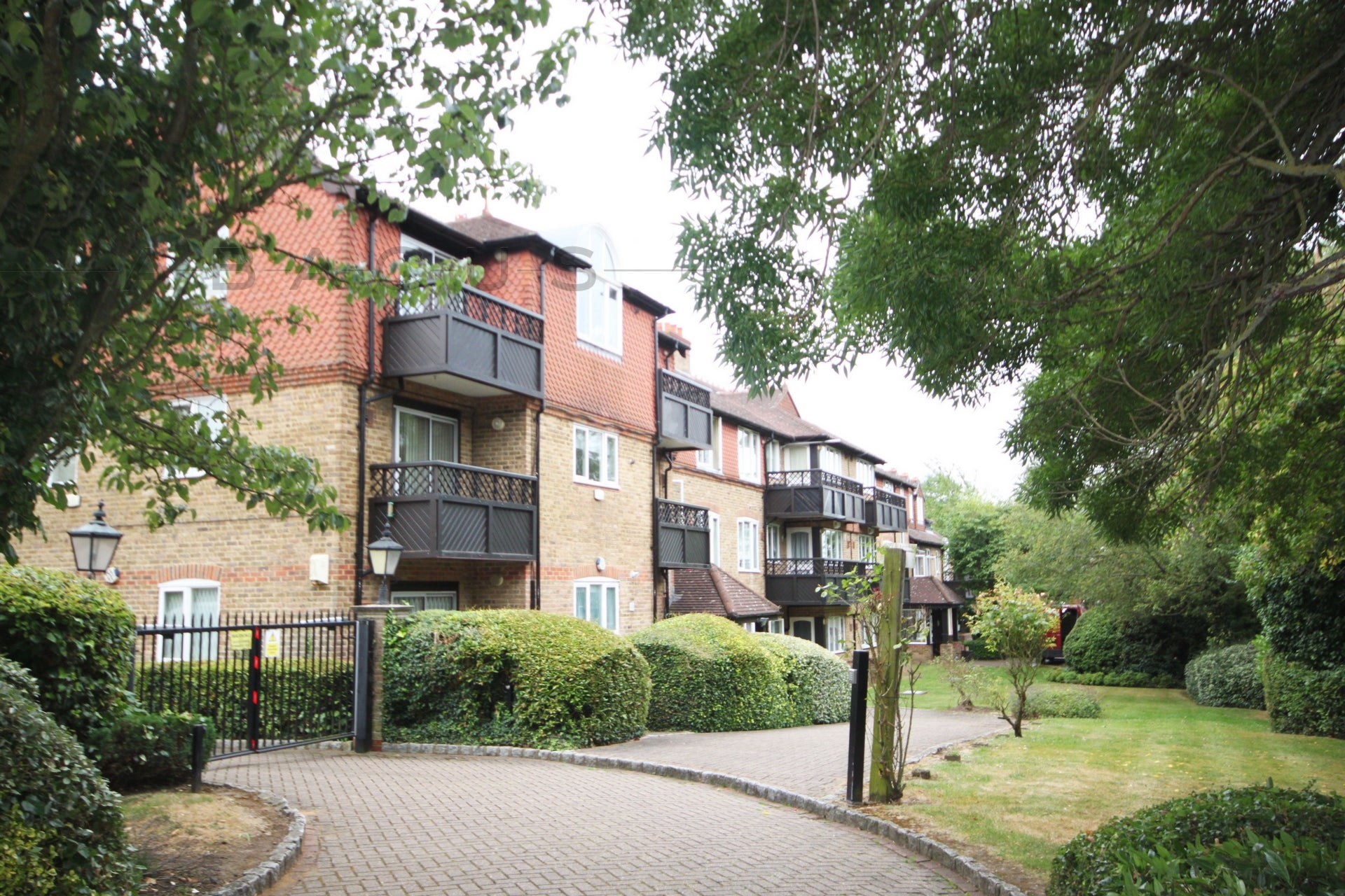 Flat Marsh Lane in Greater London
