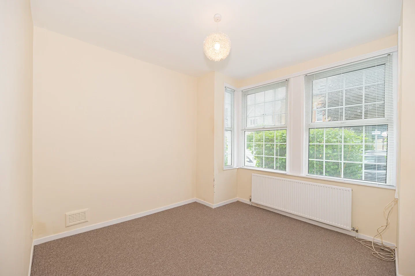 Flat Robinson Road in Greater London