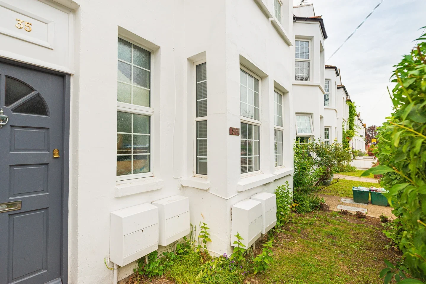 Flat Robinson Road in Greater London