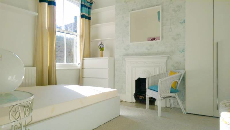 Room Acre Road in Greater London