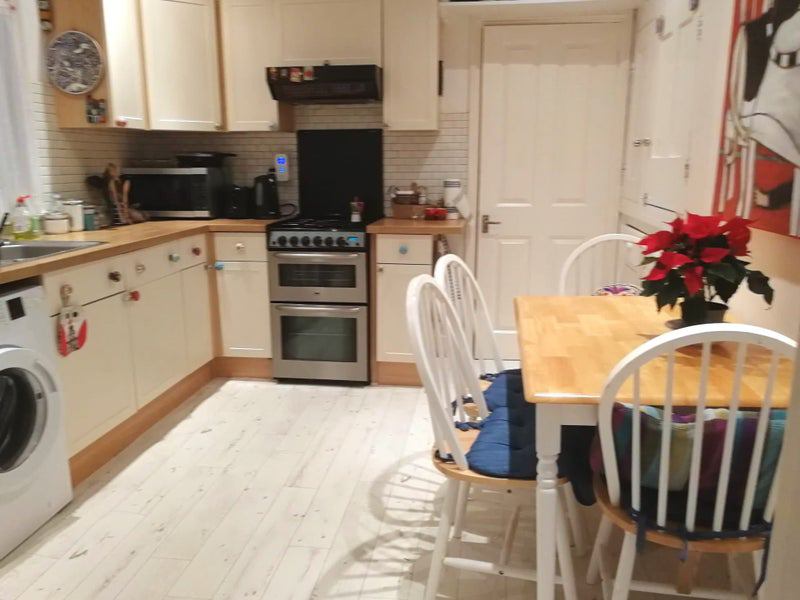 Room Acre Road in Greater London