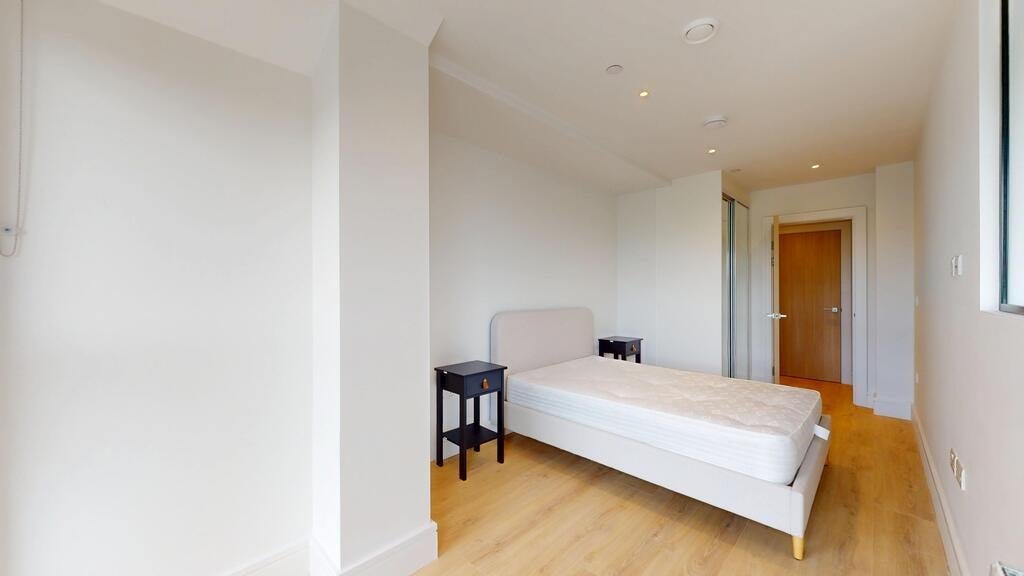 Flat Beverley Way in Greater London
